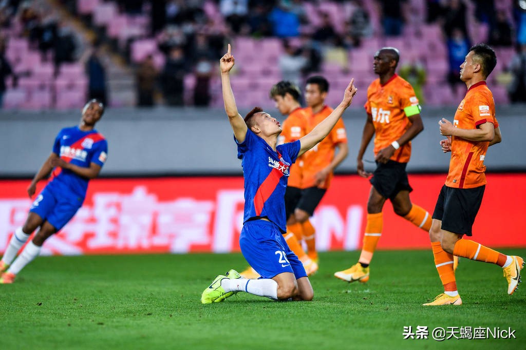 中超战报:巴索戈收获首球后伤退申花逆转武汉迎两连胜