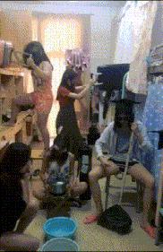 搞笑gif趣图你喜欢女神还是女汉子,搞笑gif趣图妹子健身辛苦吗