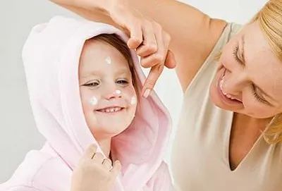 冬天来了能不能天天洗澡,冬天来了多久给宝宝洗一次澡