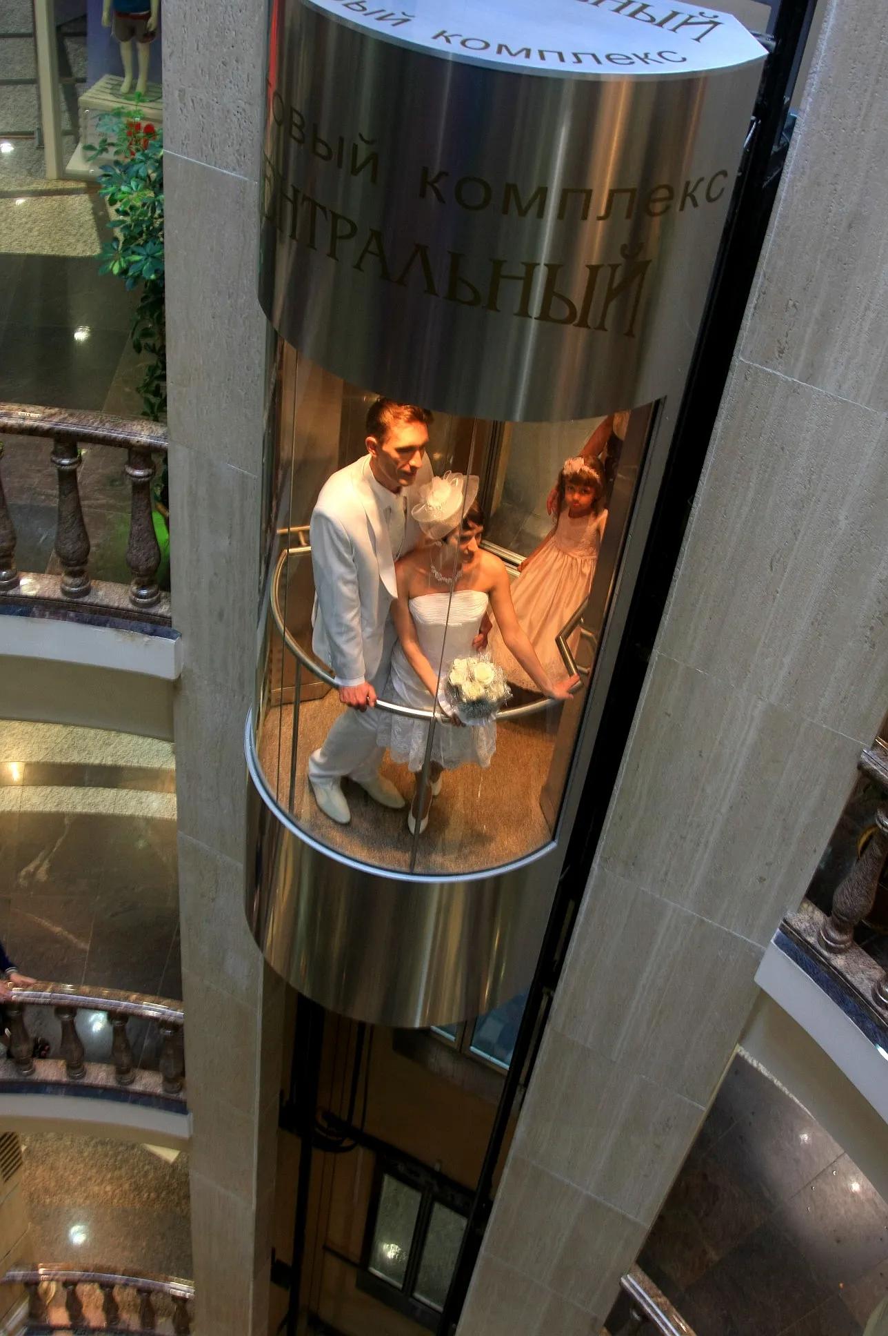 在海参崴,海参崴相亲现场