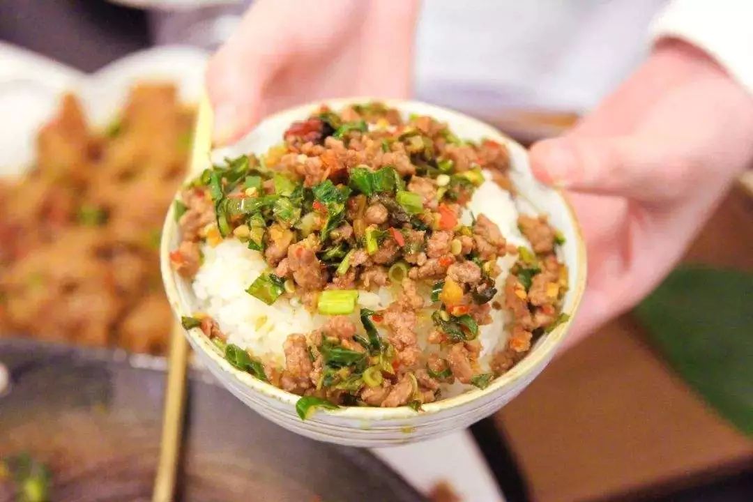 铲屎官对猫咪最不能做的事情,铲屎官误解猫咪的四种行为