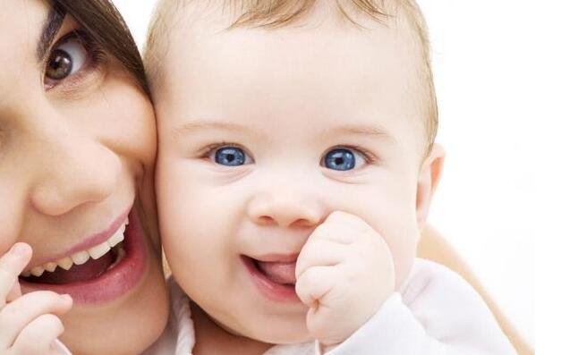 宝宝头型睡偏了怎么办一岁,宝宝头型睡右侧偏了怎么办