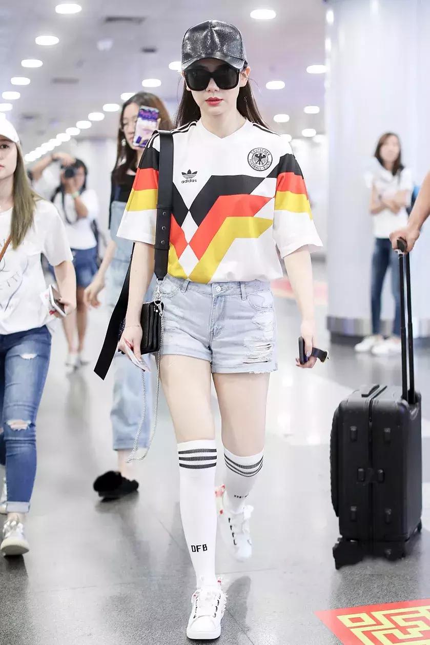 杨幂热巴穿的这些款式超出彩,杨幂热巴实力种草的牛仔外套