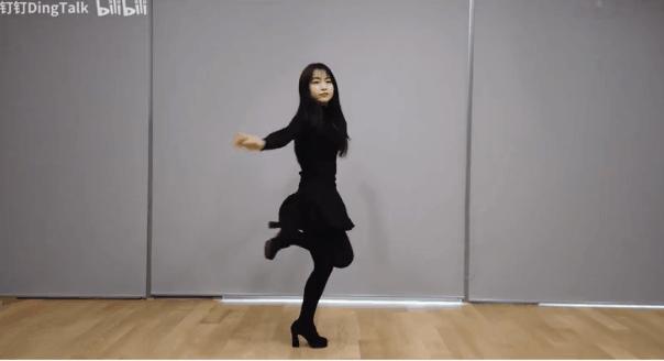 腾讯新出的招聘广告，实在是太过沙雕，不正经是互联网品牌底色吧