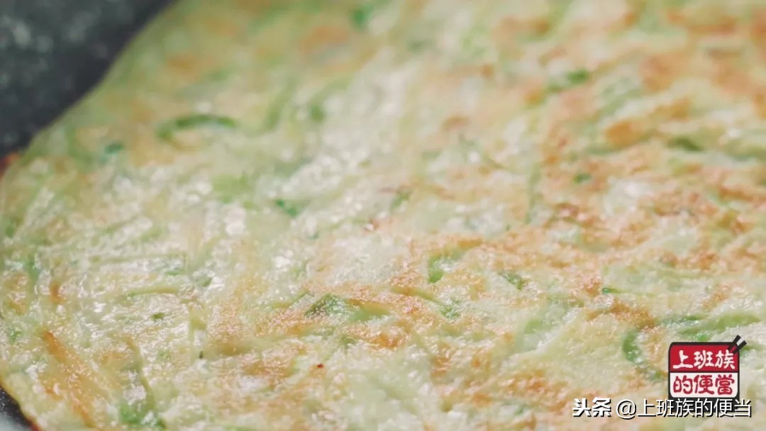 煎饼如何做好吃不腥,不用揉面的韭菜鸡蛋煎饼