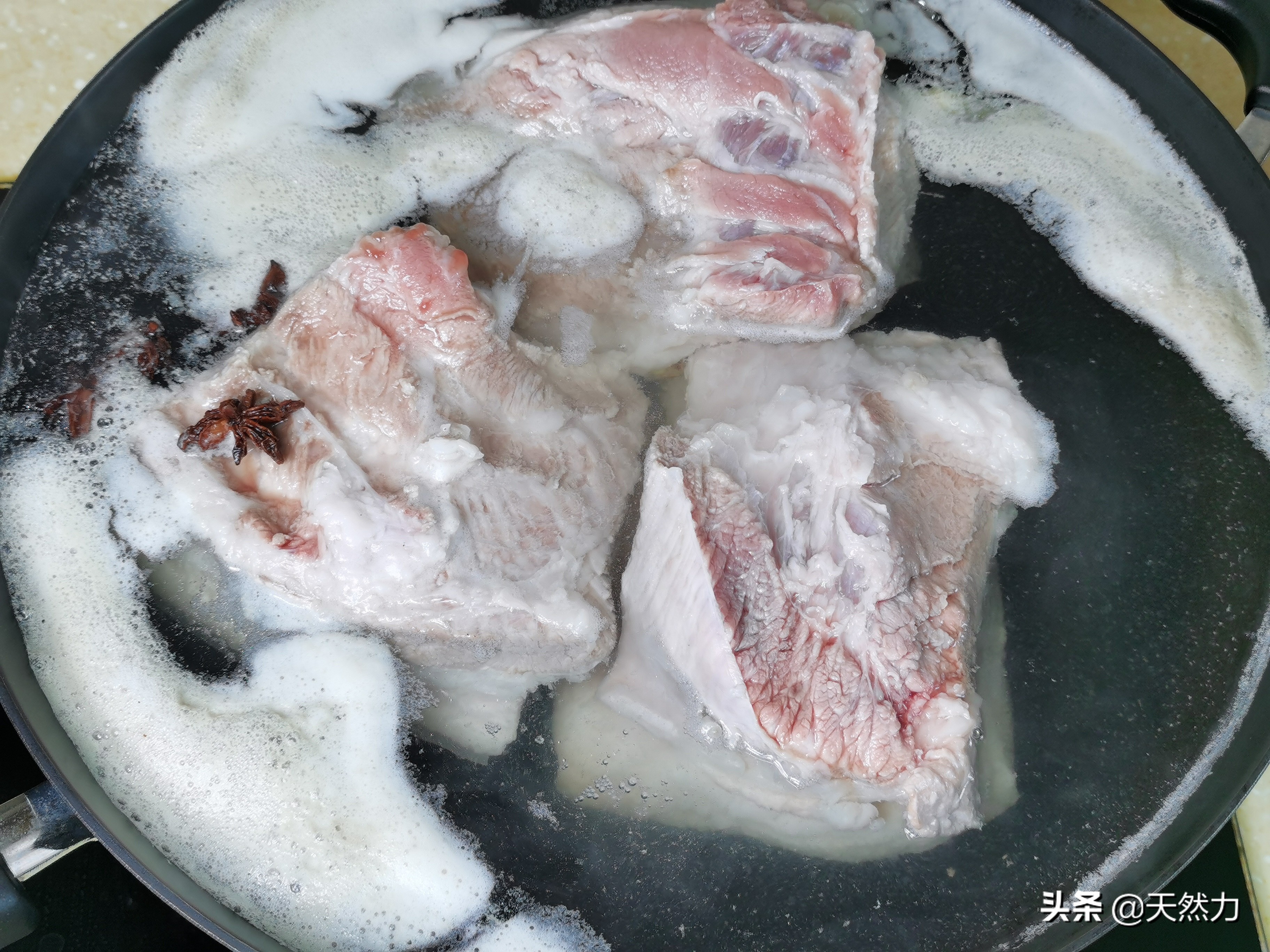 怎样炸扣肉皮才不会烂,苏打粉炸扣肉起泡正确炸法