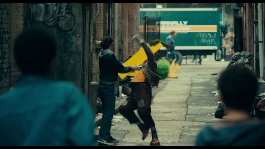 小丑口碑大爆豆瓣评分9,dc新片小丑首曝预告风格黑暗