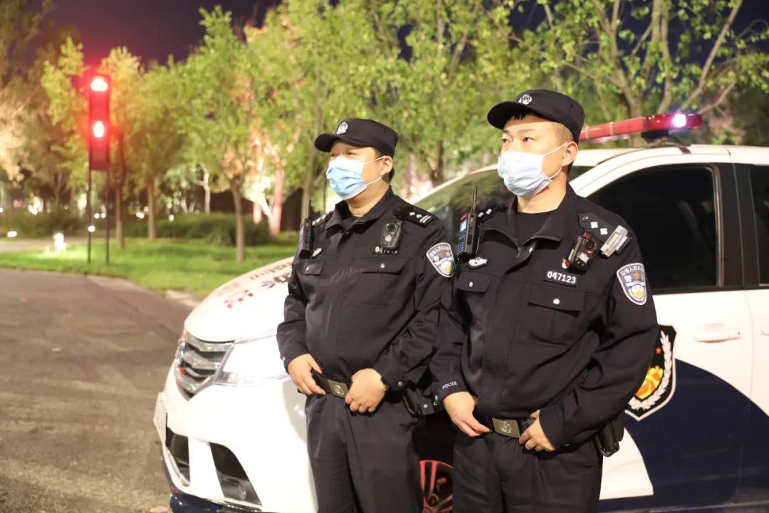 民警在岗位上祝福祖国繁荣昌盛,祝福祖国的守护者平安快乐