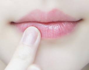 唇纹深适合什么口红淡化唇纹,唇纹怎么消除视频教程