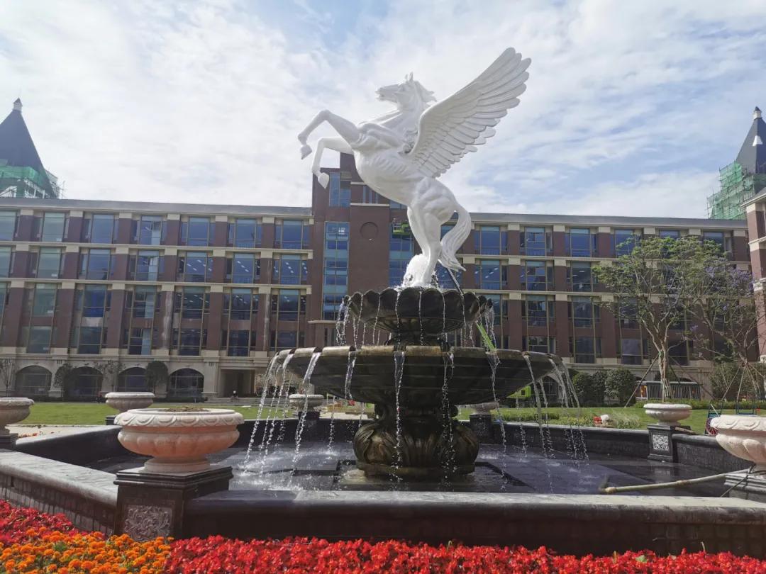 看了这所名校的《24小时》家长瞬间哭了：“真选对了学校”