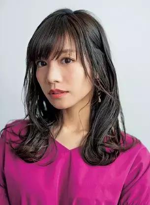 剪了个新刘海后，美颜滤镜我都删了