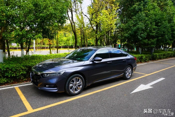 十代雅阁混动版与英诗派太空银,十代雅阁太空银还是白色好看