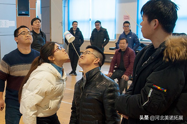 年会团建游戏室内搞笑,团建聚会小游戏活跃气氛