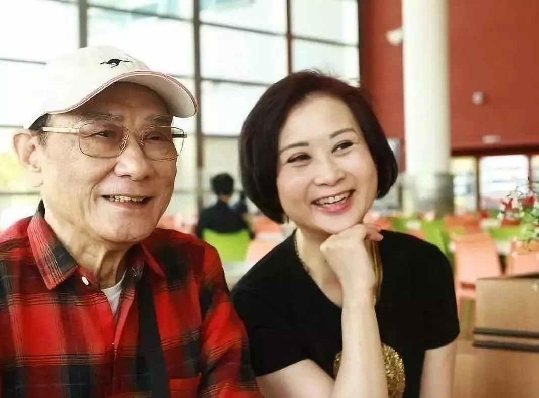 饱受病痛折磨!86岁TVB老戏骨腰椎生骨刺接受贵价治疗:每次千元