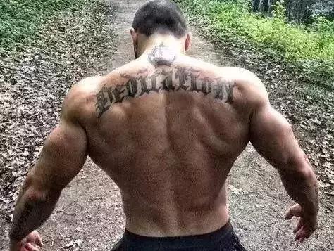 男士身材倒三角怎么练的,想练成倒三角身材应该锻炼哪