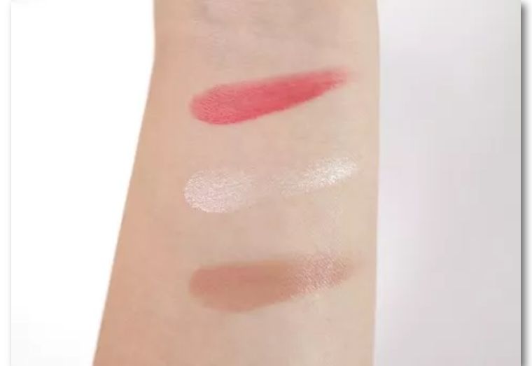 败了吗？朋友圈大火的杂志赠品拆出来看看