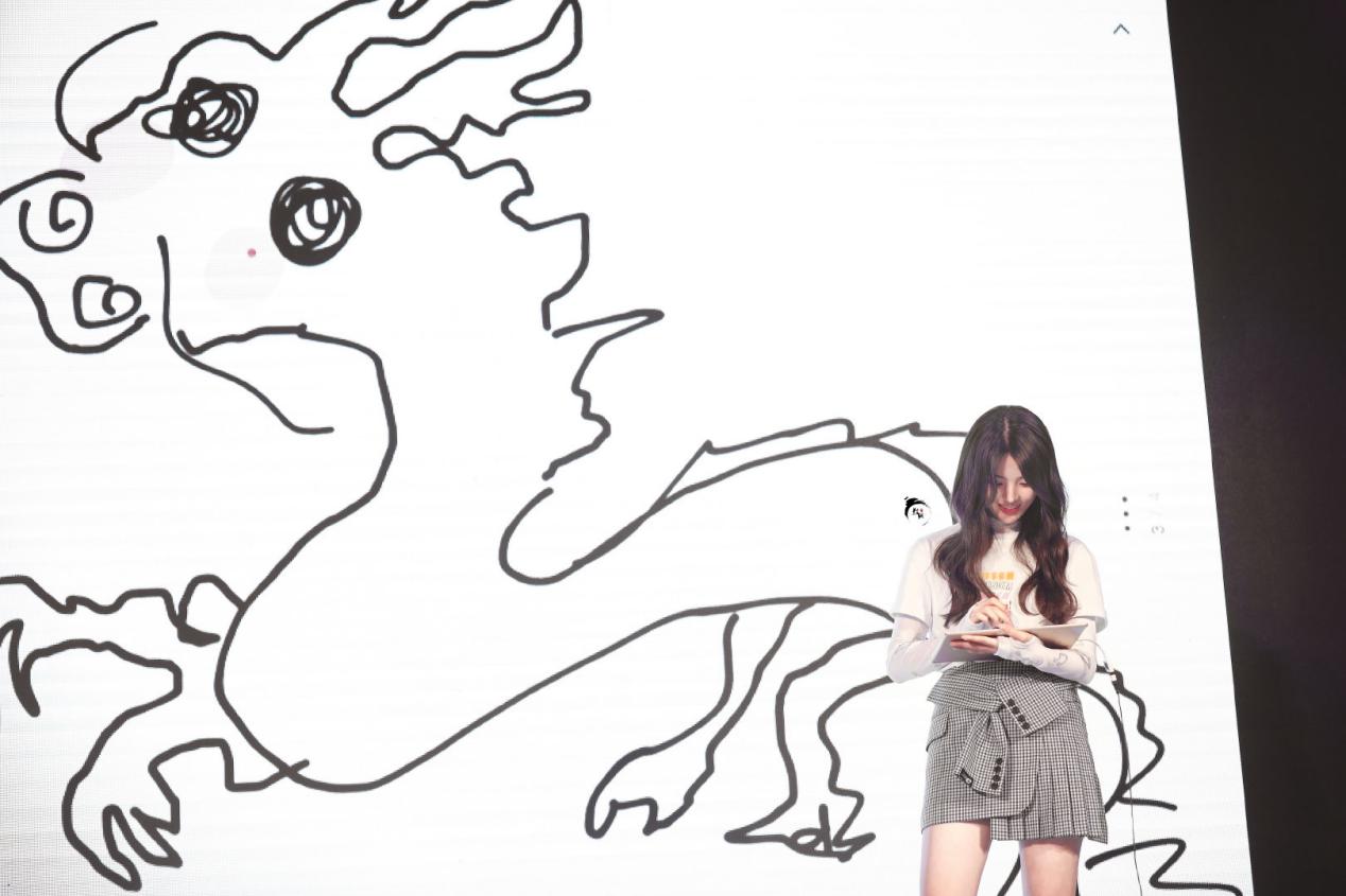 杨超越空降网易大厦直播,除了粉丝见面会,居然还带着神秘任务