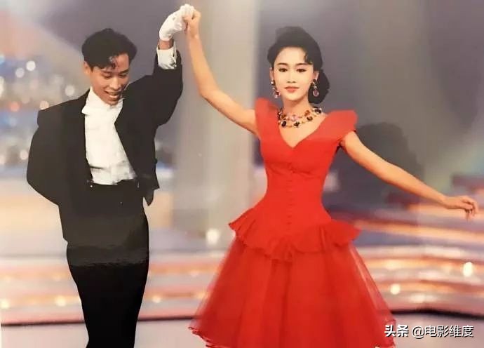 祝英台与马文才初相识梁小冰版,梁小冰祝英台被马文才亲吻