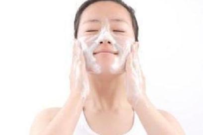 脸上毛孔粗大可以用什么护肤品,毛孔粗大的五个纯天然护理偏方