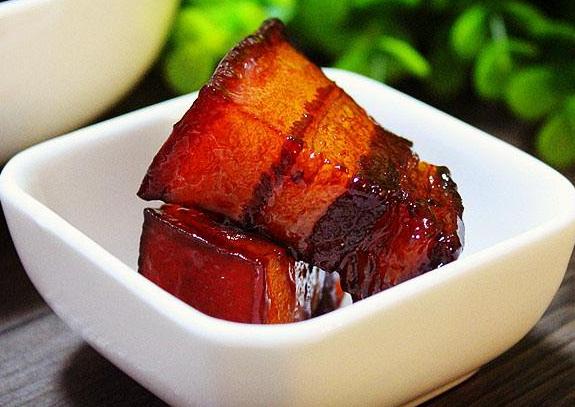 传统家常红烧肉不用酱油熬糖色,用红烧料做红烧肉不用啤酒