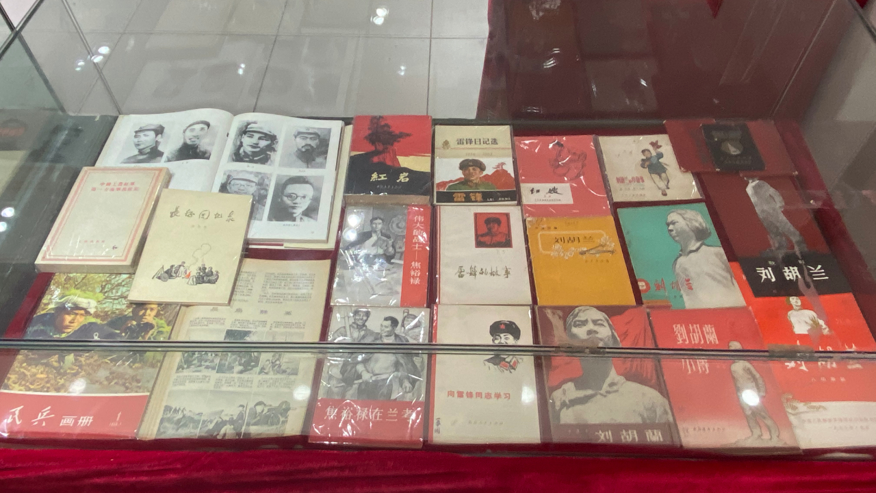 烟台天孚悦尚足球俱乐部携手福海路大润发大型书展开始啦