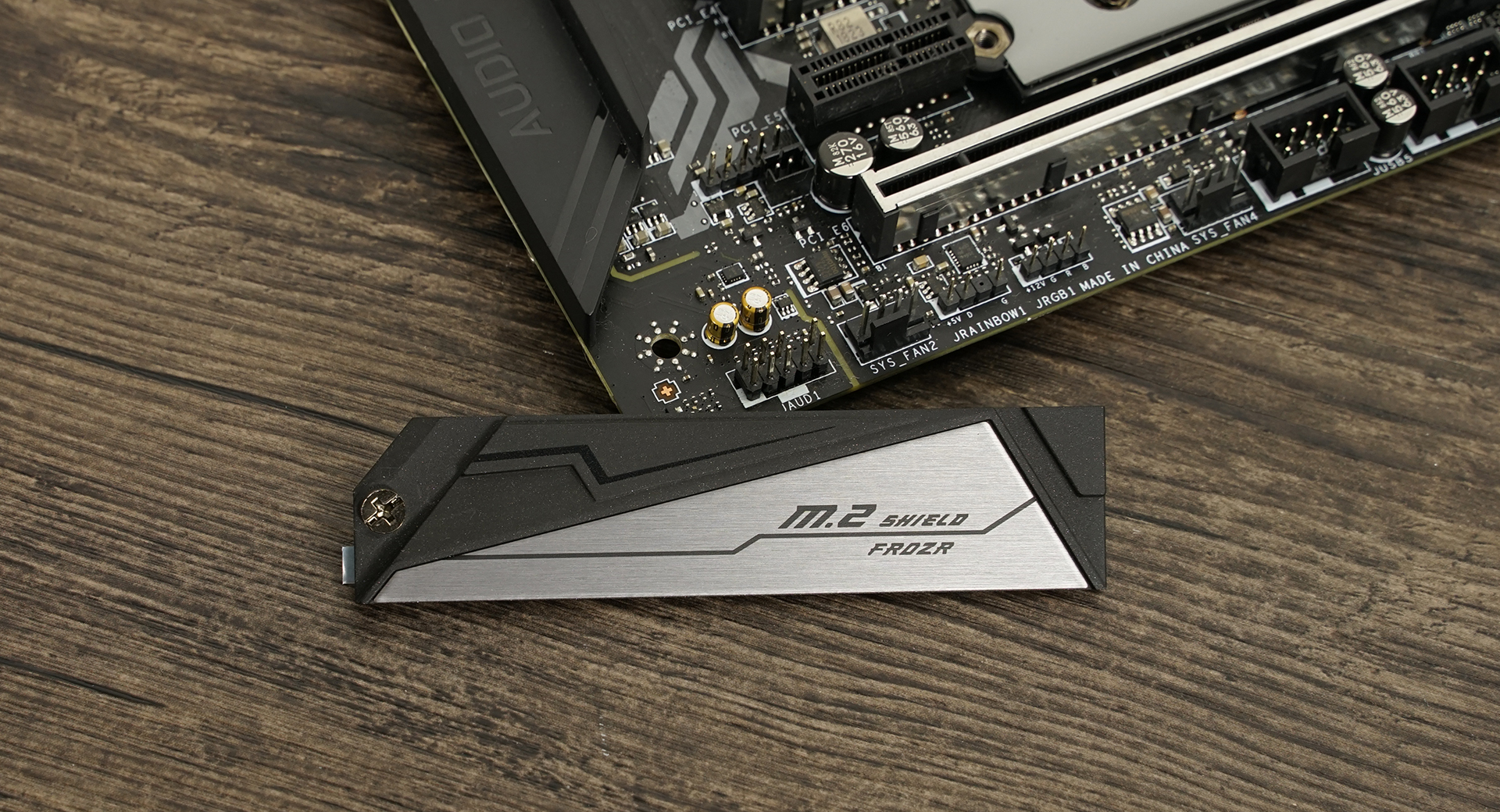 中奖了一个300元的散热却去装了台万元游戏主机？