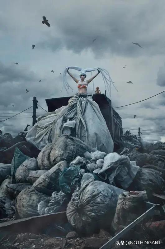 给明星做造型的“垃圾”行为艺术家？雷人背后的那一份深刻……