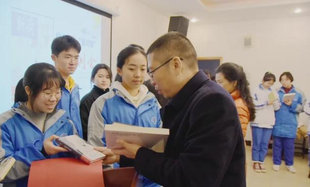 爱读书校长,爱读书的校长