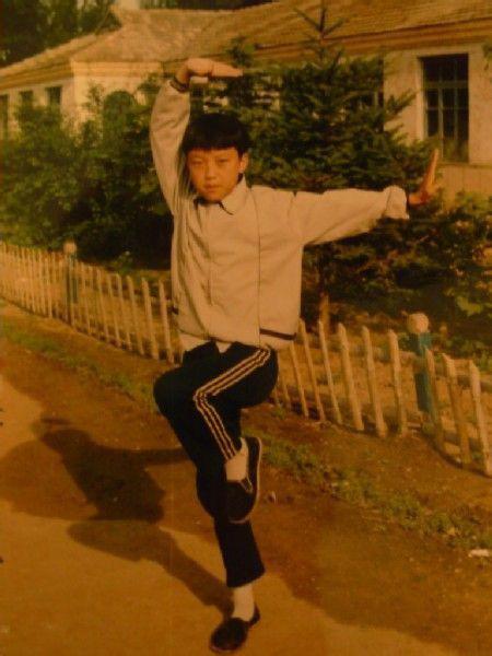 李玉刚跳过河,李玉刚有跳过河吗