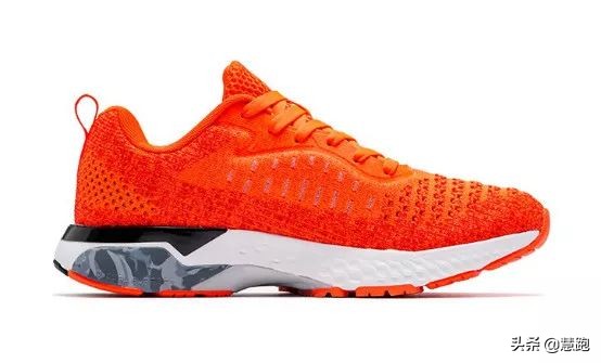 国产跑鞋r2与李宁跑鞋对比,近几年崛起的国产跑鞋品牌
