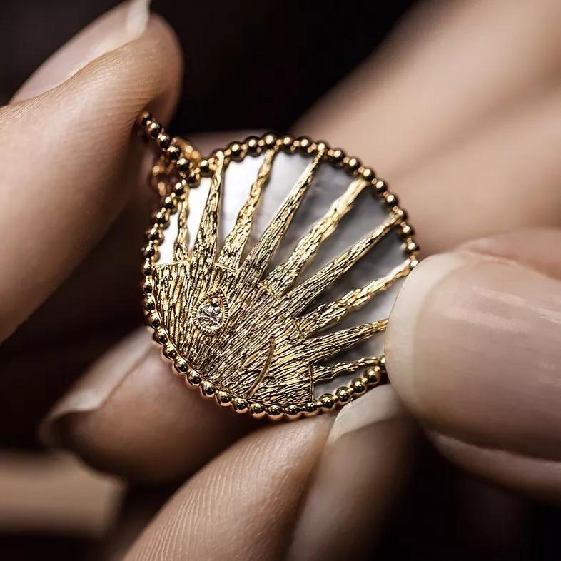 迪奥玩起手工艺?时尚首饰改走艺术路线了吗!