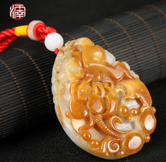 翡翠巧雕镂空,翡翠边角料巧雕图案