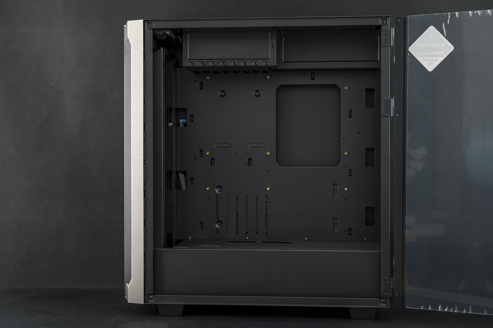 装了这个灯，我就是这条街最靓的仔，玩转全塔RGB主机