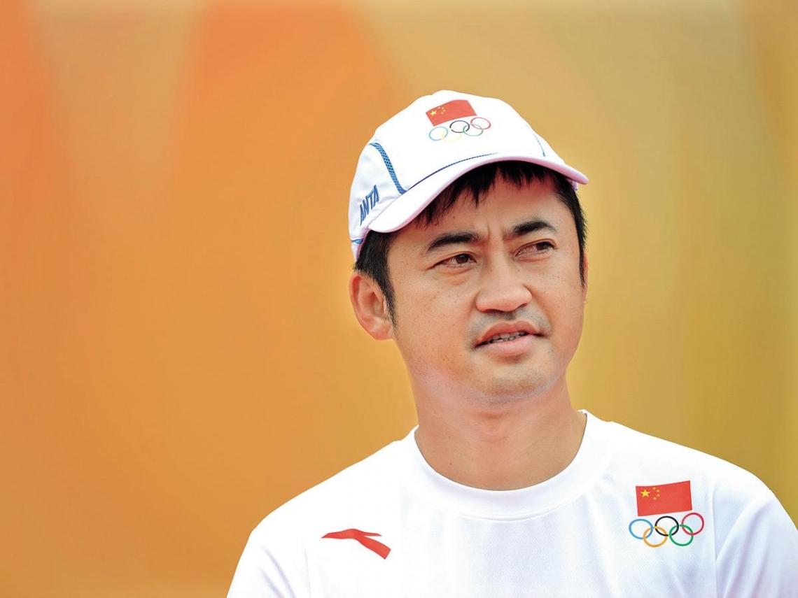 从摆地摊起家的耐克创始人,让耐克赔十亿的是哪个球星