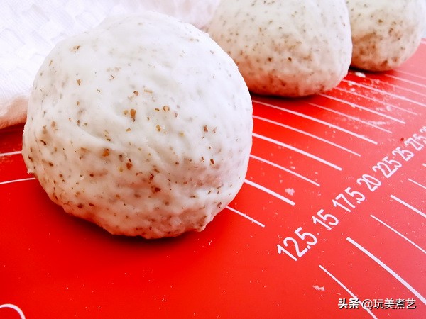 黑包子,包黑子,内藏笋丝肉馅,开吃不开铡