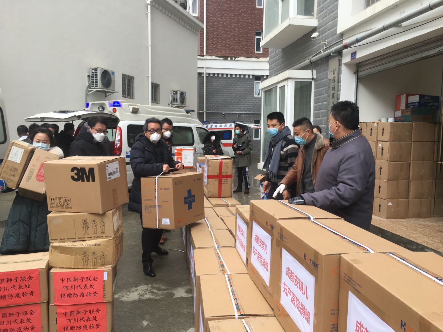 抗疫全国捐献武汉物资,抗击疫情爱心捐赠汇聚抗疫正能量