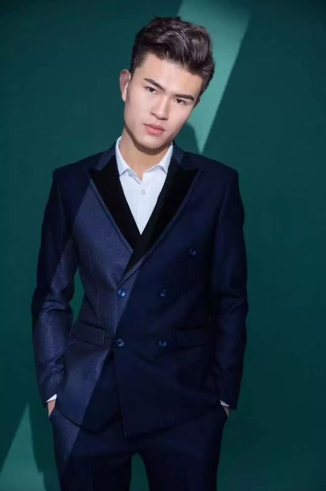 邓昇:夏朝邓子,才高八昇,低调做主持,舞台就是认真地「玩」