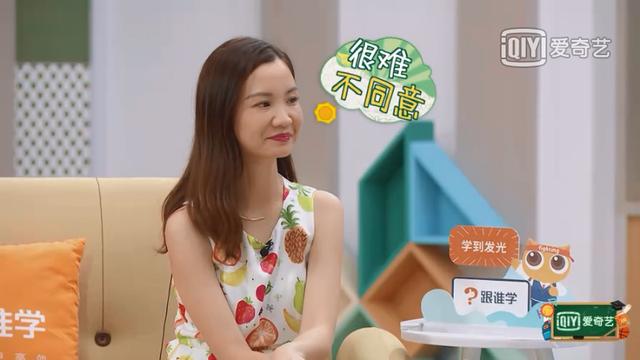 家长应该给孩子背书包吗,家长就应该帮孩子背书包