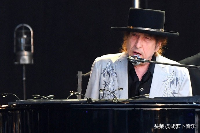 今日欧美圈:黑人娱乐电视大奖线上举办,碧昂斯获人道主义大奖