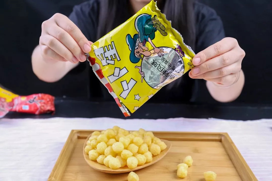 80后的童年回忆零食粘牙糖小卖部,8090后的童年回忆小零食小黄桃