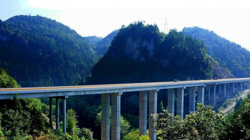 湖北利川：十里桥城入画来