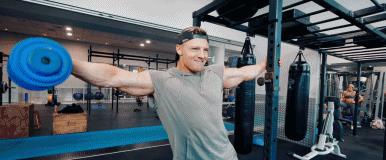 哑铃肩部怎么练宽最快出效果,如何在家哑铃锻炼肩部动作详解