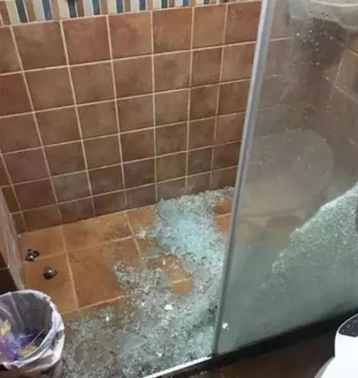 淋浴房真的容易炸吗,淋浴玻璃房为什么会爆炸