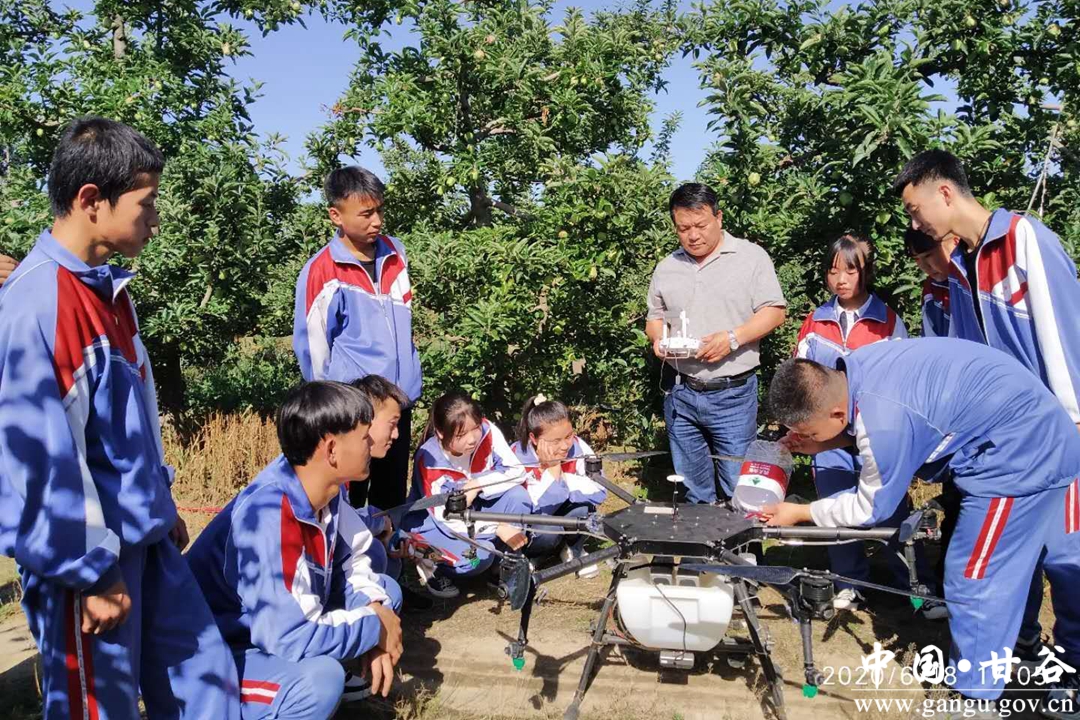 为办好满意的教育奉献光和热,攻坚克难奋力办好人民满意的教育