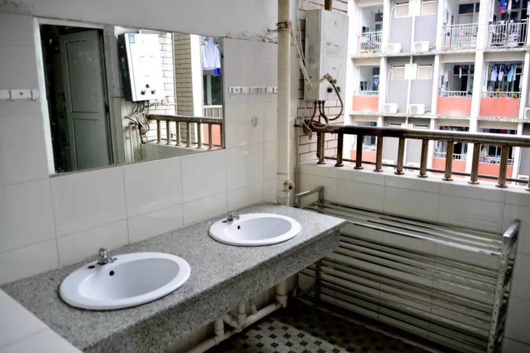 各大重庆学校宿舍,重庆宿舍条件比较好的学校