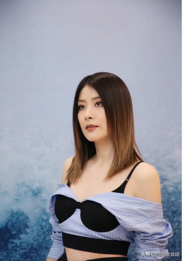 陈慧琳穿露肩上衣,陈慧琳露肩衣服