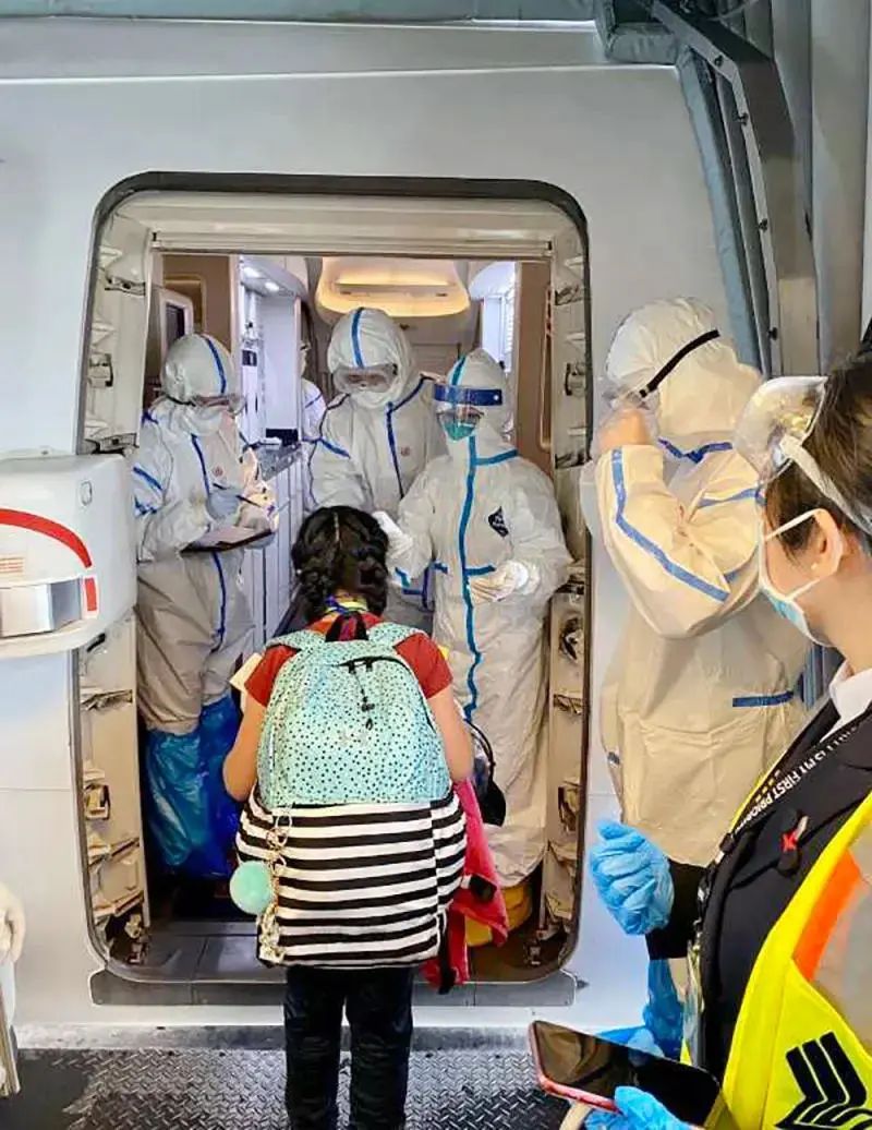 加拿大华裔女孩回国,加拿大女孩回国被取消航班