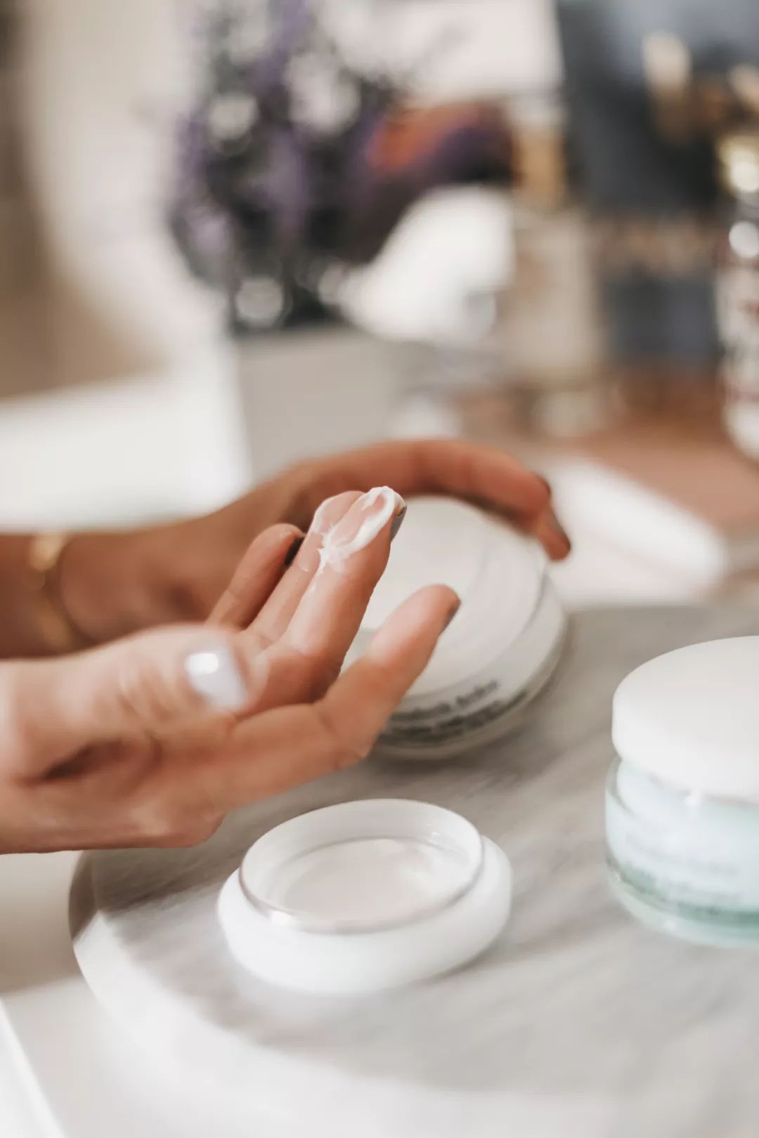 我用空瓶了几十瓶面霜的经验告诉你,谁才是真正的干皮亲妈