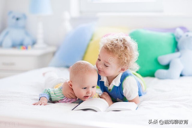 老二总是欺负老大，怎么办？父母不介入，用这一招治好老二的强悍