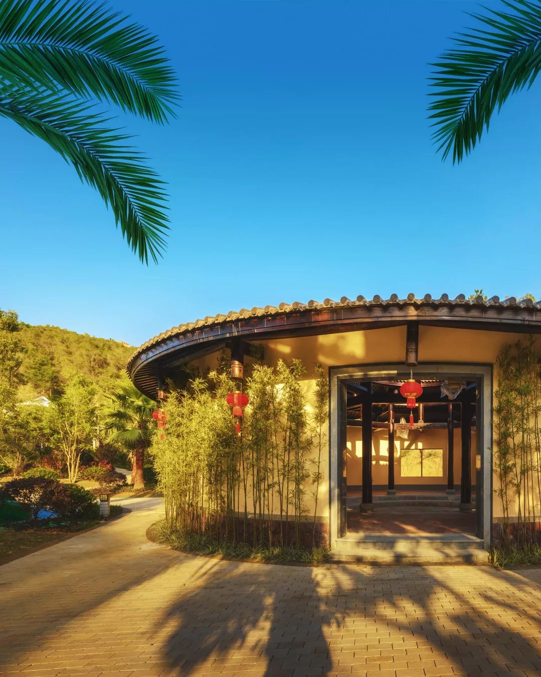 福建泉州聚龙小镇温泉公园：岩脉温泉中药花瓣池亲子戏水区